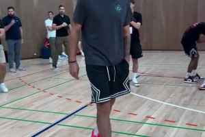 什么原因？路威：绝大多数NBA球员退役后撑不过五年就会破产...