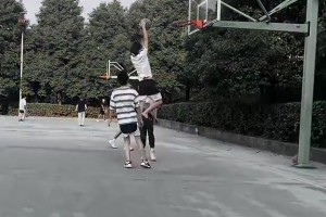 再也找不到比这更好的球场了？！